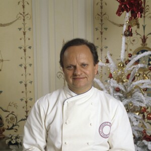 En France, à Paris, portrait de Joël ROBUCHON dans une salle de restaurant © Bruno Schneider via Bestimage