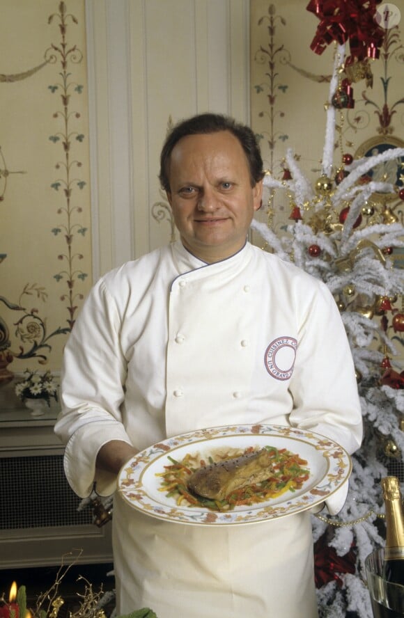 En France, à Paris, portrait de Joël ROBUCHON dans une salle de restaurant © Bruno Schneider via Bestimage