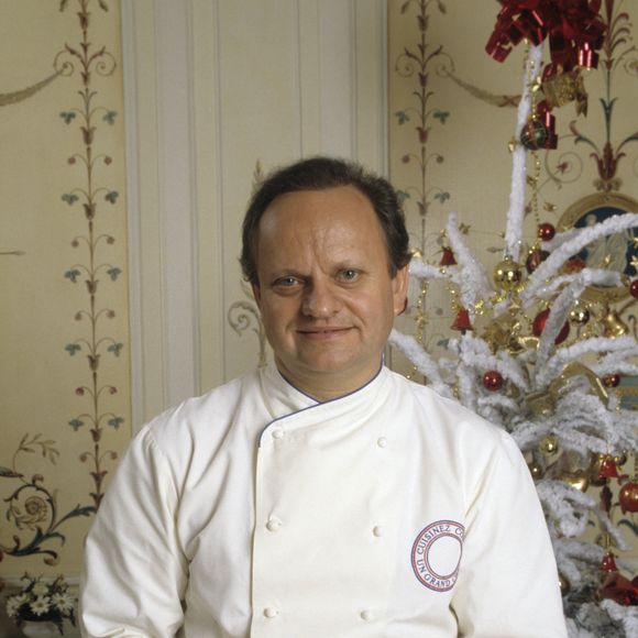 En France, à Paris, portrait de Joël ROBUCHON dans une salle de restaurant © Bruno Schneider via Bestimage