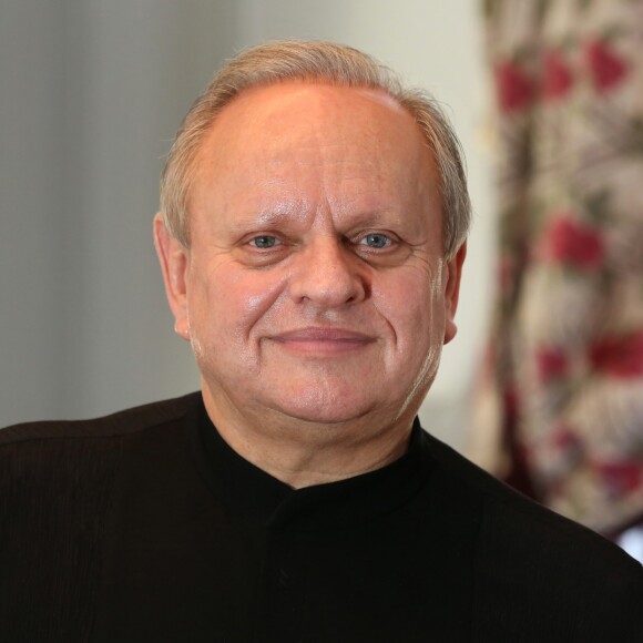 Le grand chef Français Joël Robuchon pose en Novembre 2014 le jour de l'ouverture de son palace cinq étoiles, l'hôtel et le restaurant "La grande maison" dans le centre ville de Bordeaux. Des la première année d'ouverture le restaurant du chef a obtenu le 1 Fevrier 2016 deux étoiles au guide Michelin et le titre de meilleur restaurant d'Europe dans la categorie luxe. © Patrick Bernard-Quentin Salinier/ Bestimage