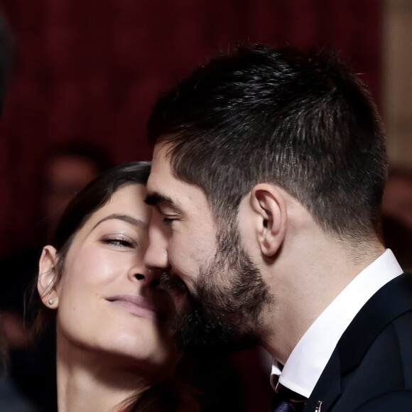 Nikola Karabatic et sa compagne Géraldine Pillet lors de la réception de l'équipe des France de Handball, championne du monde, au palais de l'Elysée à Paris, le 30 janvier 2017, au lendemain de sa victoire en finale de la coupe du monde contre l'équipe de la Norvège. © Stéphane Lemouton/Bestimage