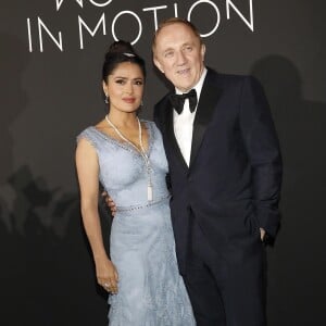 Salma Hayek au photocall du dîner "Kering: Women in Motion Awards", qui a lieu Place de la Castre, lors du 71e Festival International du Film de Cannes, le 13 mai 2018.