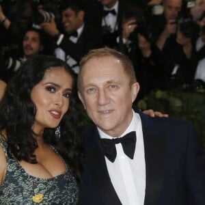 Salma Hayek et son mari François-Henri Pinault au Met Gala 2018 célébrant l'ouverture de l'exposition Heavenly Bodies: Fashion and the Catholic Imagination, au Metropolitan Museum of Art à New York, le 7 mai 2018. © Charles Guerin / Bestimage