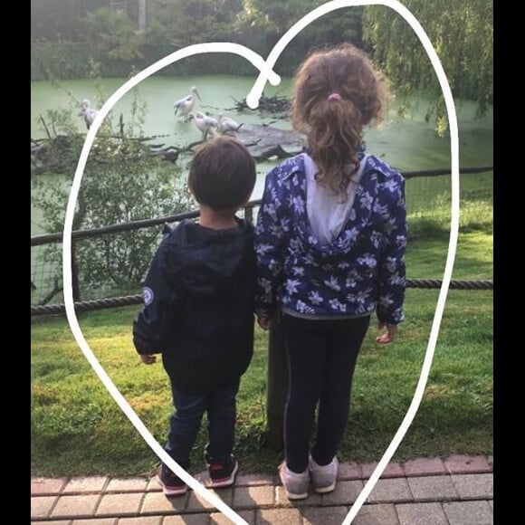 Alessandra Sublet et ses enfants Charlie (5 ans) et Alphonse (3 ans) lors d'une visite au zoo de la Flèche en mai 2018.