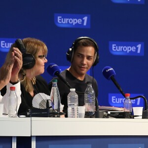 Pierre Benichou, Caroline Diament, Steevy Boulay - Exclusif - Laurent Ruquier anime son emission d'Europe 1 "On va s'gener" dans le magasin Carrefour de Montesson pres de Saint Germain en Laye a l'occasion des 50 ans de l'enseigne le 25 septembre 2013.