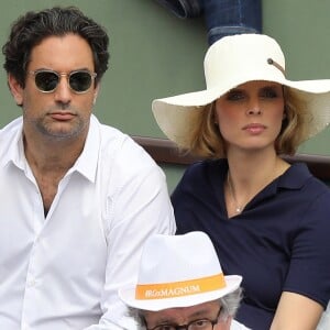 Sylvie Tellier (enceinte) et son mari Laurent dans les tribunes des Internationaux de France de Tennis de Roland Garros à Paris, le 10 juin 2018. © Dominique Jacovides - Cyril Moreau/Bestimage