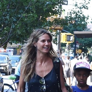 Heidi Klum a été aperçue avec son compagnon Tom Kaulitz et sa fille Lou Samuel dans les rues de New York, le 5 juillet 2018.