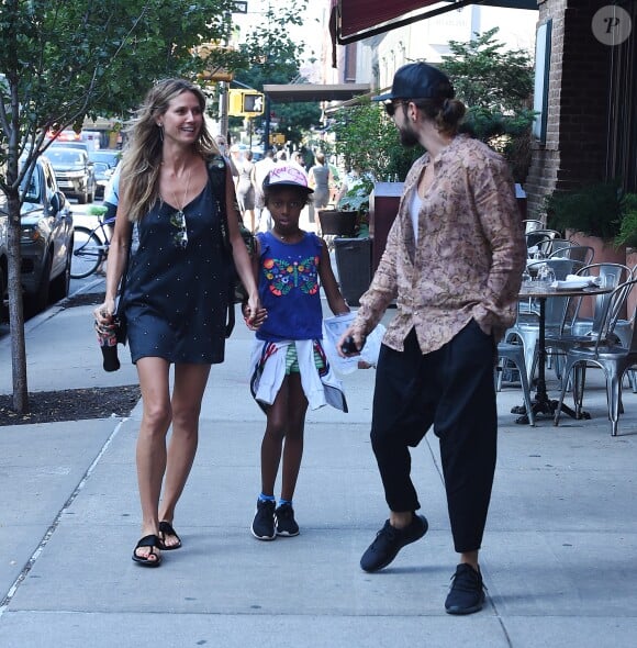 Heidi Klum a été aperçue avec son compagnon Tom Kaulitz et sa fille Lou Samuel dans les rues de New York, le 5 juillet 2018.