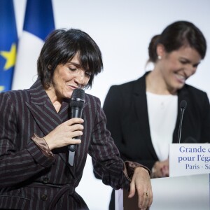 Florence Foresti - Le président Emmanuel Macron reçoit des personnalités à l'Elysée à l'occasion de la Journée internationale pour l'élimination des violences faites aux femmes à Paris le 25 novembre 2017. © Zihnioglu Kamil / Pool / Bestimage