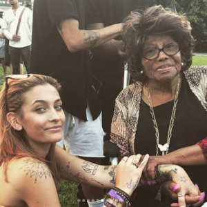 Paris Jackson et sa grand-mère Katherine au concert de son groupe The Soundflowers le 12 août 2018.