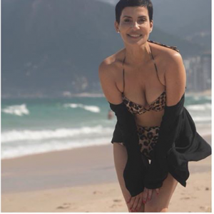 Cristina Cordula en bikini léopard à Rio, le 15 août 2018.