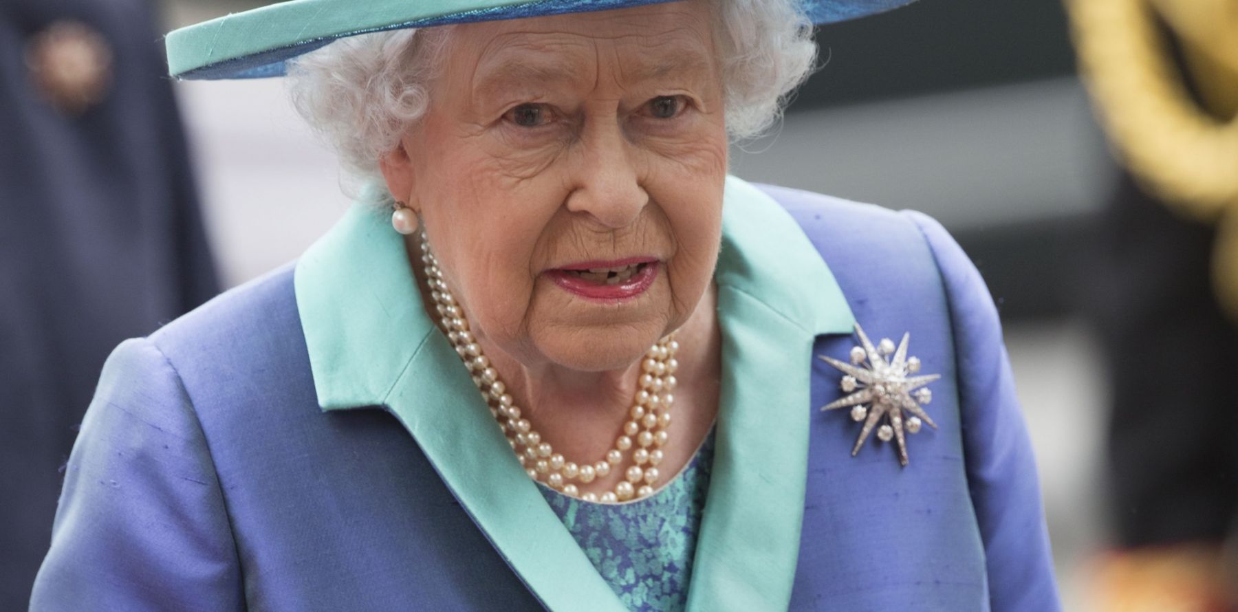 Elizabeth 2 Est Reine De Combien De Pays