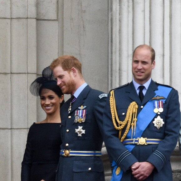 La reine Elisabeth II d'Angleterre, Meghan Markle, le prince Harry, le prince William, Kate Catherine Middleton - La famille royale d'Angleterre lors de la parade aérienne de la RAF pour le centième anniversaire au palais de Buckingham à Londres. Le 10 juillet 2018