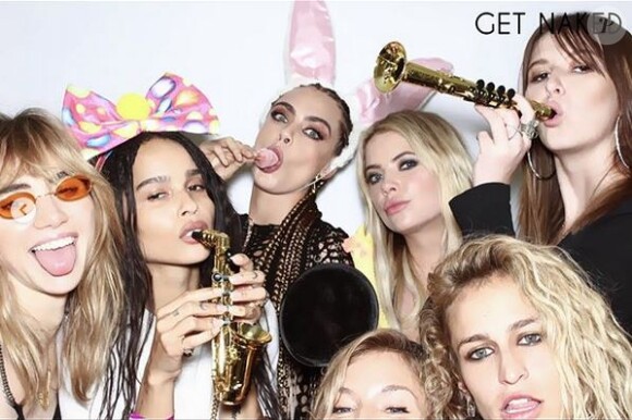 Cara Delevingne fête son anniversaire avec Suki Waterhouse, Zoë Kravitz, Ashley Benson, Sienna Miller et Alice Dellal. Août 2018.
