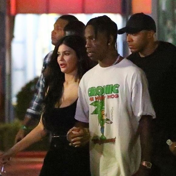 Exclusif - Kylie Jenner et son compagnon Travis Scott ont été aperçus avec des amis dans le parc d'attraction Six Flags Magic Mountain à Valencia en Californie. Les amoureux ont célébré la sortie du nouvel album de l'artiste, le 6 août 2018.
