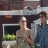 Exclusif - Alessandra Ambrosio et son compagnon Nicolo' Oddi s'embrassent dans les rues de Los Angeles. Les amoureux sont allés déjeuner dans un restaurant de la ville, le 13 août 2018.