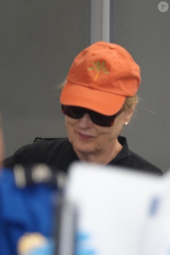 Exclusif - Meryl Streep arrive à l'aéroport de LAX à Los Angeles pour prendre l'avion, le 13 août 2018