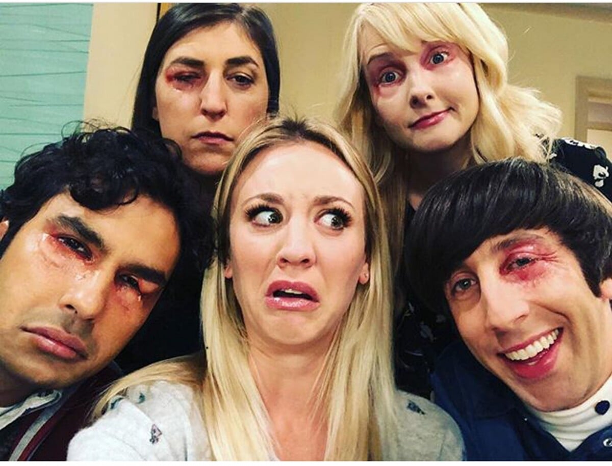 Photo : Kaley Cuoco and The Big Bang Theory Cast - Ode (Purepeople)