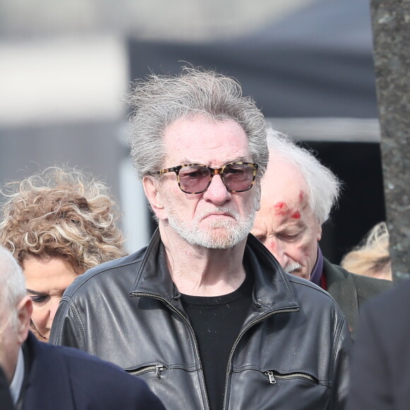 Eddy Mitchell lors des obsèques de Véronique Colucci au cimetière communal de Montrouge, le 12 avril 2018.