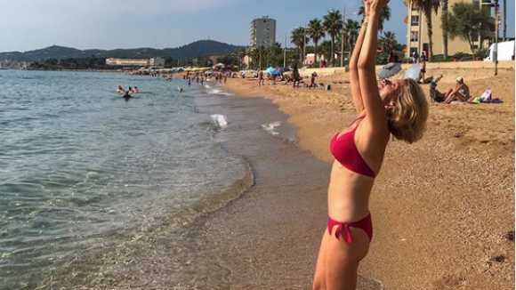 Sylvie Tellier en bikini un mois après son accouchement : Une bombe !