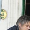 Exclusif - Pete Doherty et sa compagne Katia De Vidas ont été aperçus en train de s'embrasser à Margate au Royaume-Uni. Les amoureux sont aperçus au sein de l'hôtel The Libertines, en pleine rénovation. Ils sont accompagnés par leur husky, le 13 aout 2018.