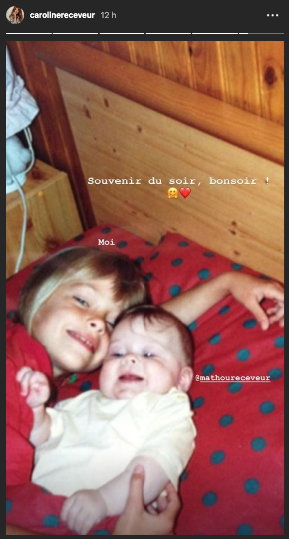 Caroline Receveur partage une photo d'enfance avec sa soeur, Mathilde, sur Instagram. Août 2018.