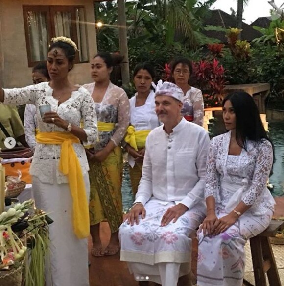 Anggun a partagé des photos d'elle et de son mari Christian, en tenues traditionnelles, sur Instagram, le 29 août 2018.