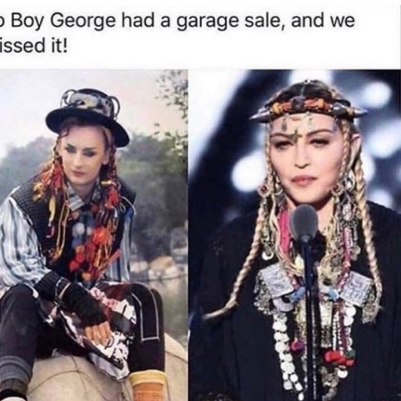 Sur les réseaux sociaux, les internautes s'amusent de la ressemblance entre le Boy George des années 1980 et le look marocain de Madonna aux derniers MTV Video Music Awards, le 20 août 2018.
