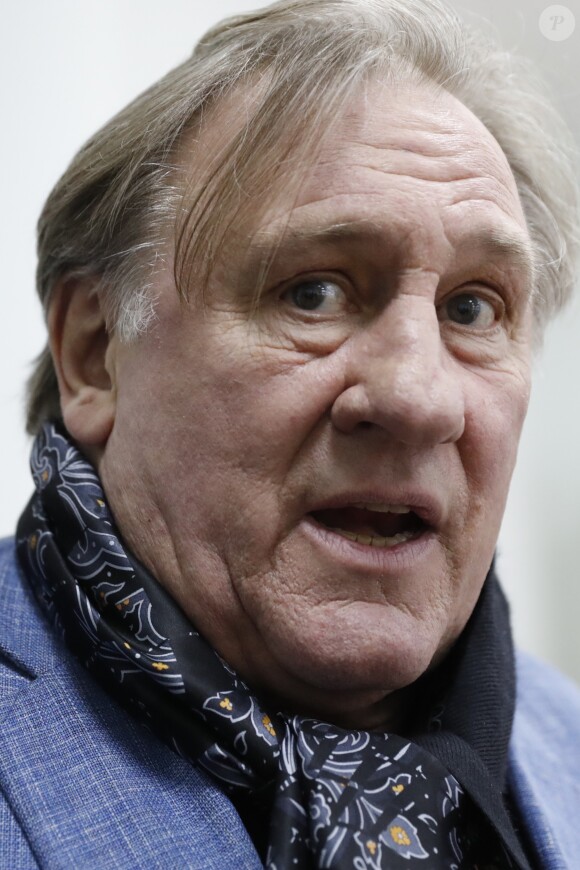 Gérard Depardieu visite une école militaire de jeunes filles à Moscou, le 9 décembre 2017. Artyom Geodakyan / Itar Tass / Bestimage