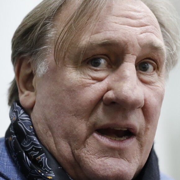 Gérard Depardieu visite une école militaire de jeunes filles à Moscou, le 9 décembre 2017. Artyom Geodakyan / Itar Tass / Bestimage