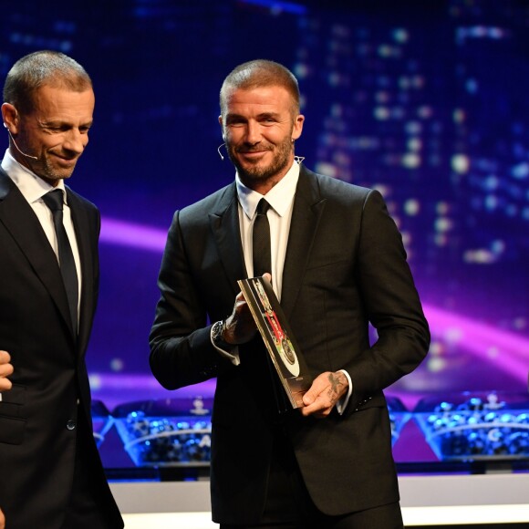 Aleksander Ceferin, le président de l'UEFA remet le prix du Président à David Beckham durant le tirage au sort de la Champions League dans la salle des Princes du Grimaldi Forum à Monaco le 30 août 2018. © Bruno Bebert / Bestimage