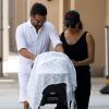 Exclusif - Eva Longoria et son mari Jose Baston ont été aperçus avec leur fils Santiago dans les rues de Beverly Hills, le 25 août 2018.