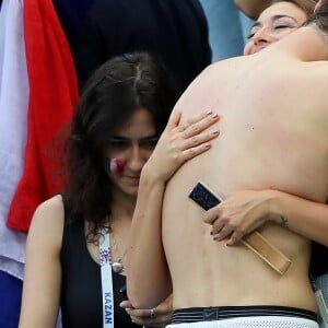 L'ex-Miss France Rachel Legrain-Trapani félicite son compagnon Benjamin Pavard après la victoire de la France face à l'Argentine lors des 8ème de finale de la Coupe du monde à Kazan en Russie le 30 juin 2018. © Cyril Moreau/Bestimage