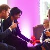 Le prince Harry, duc de Sussex, et Meghan Markle, duchesse de Sussex, ont rencontré les lauréats des WellChild Awards - ici, Mckenzie et sa maman - lors d'une réception avant le gala annuel de l'association WellChild à l'hôtel Royal Dorchester à Londres le 4 septembre 2018.