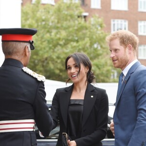 Le prince Harry, duc de Sussex, et Meghan Markle, duchesse de Sussex (en combinaison Altuzarra), arrivant à l'hôtel Royal Dorchester pour la cérémonie annuelle des WellChild Awards à Londres le 4 septembre 2018.