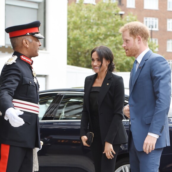 Le prince Harry, duc de Sussex, et Meghan Markle, duchesse de Sussex (en combinaison Altuzarra), arrivant à l'hôtel Royal Dorchester pour la cérémonie annuelle des WellChild Awards à Londres le 4 septembre 2018.