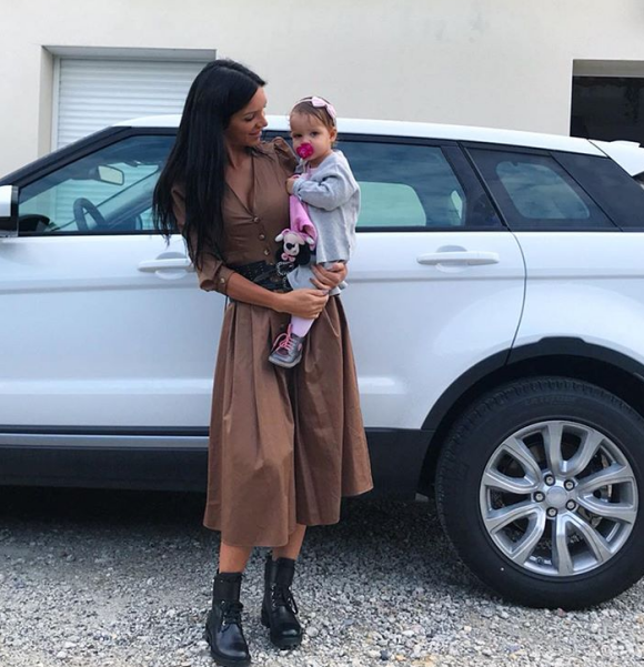 Julia Paredes et sa fille Luna à la crèche - Instagram, 3 septembre 2018