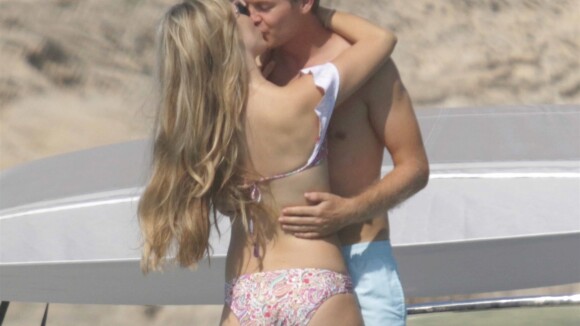 Nico Rosberg : Doux baisers à Ibiza avec sa sublime femme Vivian