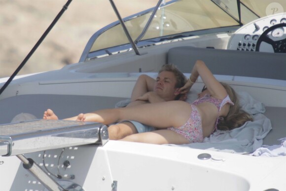 Nico Rosberg et sa femme Vivian Sibold passent une journée romantique sur un bateau sous le soleil de Formentera en Espagne, le 4 septembre 2018.