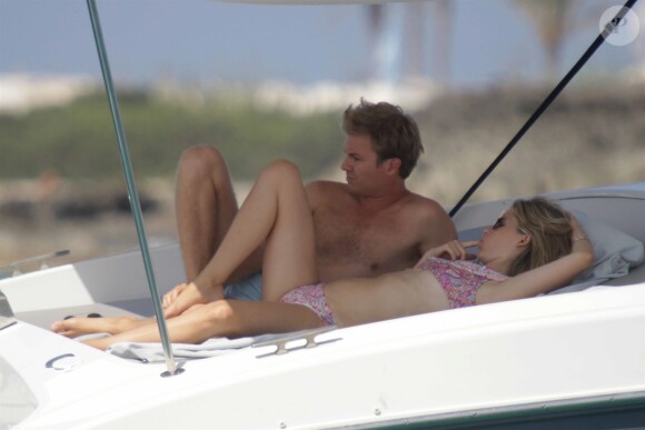 Nico Rosberg et sa femme Vivian Sibold passent une journée romantique sur un bateau sous le soleil de Formentera en Espagne, le 4 septembre 2018.