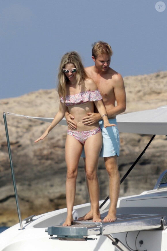 Nico Rosberg et sa femme Vivian Sibold passent une journée romantique sur un bateau sous le soleil de Formentera en Espagne, le 4 septembre 2018.