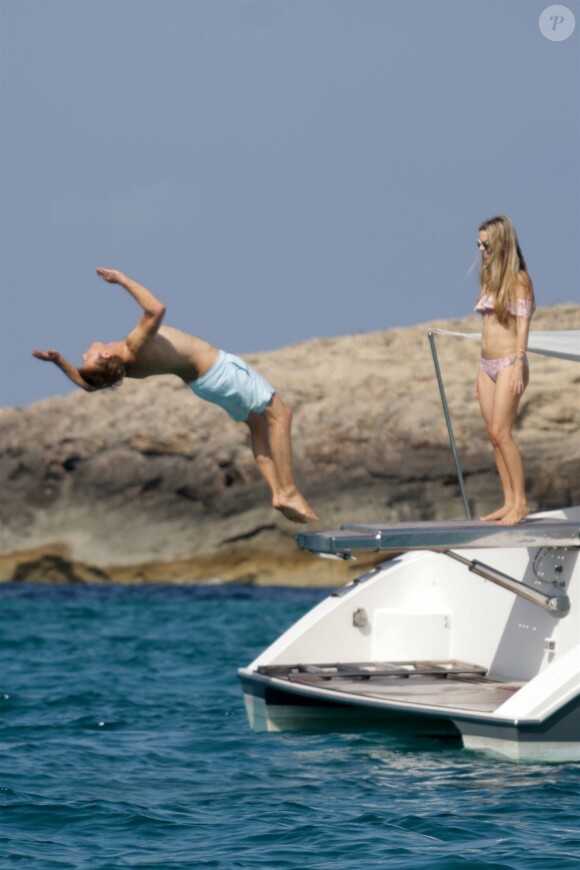 Nico Rosberg et sa femme Vivian Sibold passent une journée romantique sur un bateau sous le soleil de Formentera en Espagne, le 4 septembre 2018.