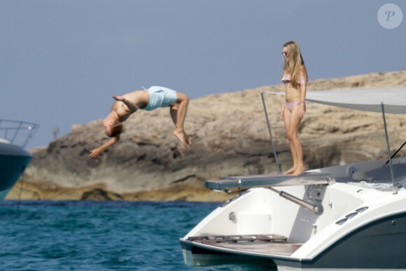 Nico Rosberg et sa femme Vivian Sibold passent une journée romantique sur un bateau sous le soleil de Formentera en Espagne, le 4 septembre 2018.