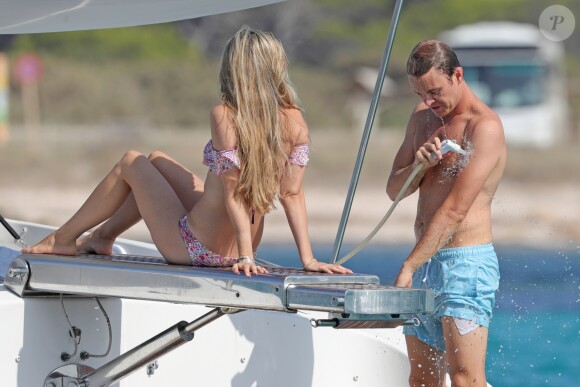 Nico Rosberg et sa femme Vivian Sibold passent une journée romantique sur un bateau sous le soleil de Formentera en Espagne, le 4 septembre 2018.
