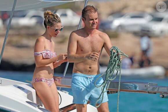 Nico Rosberg et sa femme Vivian Sibold passent une journée romantique sur un bateau sous le soleil de Formentera en Espagne, le 4 septembre 2018.