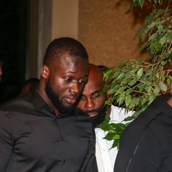 - Les rappeurs Kaaris et Booba, ainsi que neuf autres prévenus, ont été jugés ce jeudi devant le tribunal correctionnel de Créteil pour violences aggravées et vols en réunion après leur bagarre à Orly le 1er août dernier le 6 septembre 2018. Après plus de dix heures d'audience, jeudi le procureur a requis une peine de douze mois de prison avec sursis contre les deux rappeurs, se refusant de faire une différence entre les deux camps.