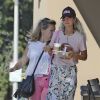 Laeticia Hallyday a déjeuné avec son agent Laurence Favalelli dans un restaurant de sushis à Los Angeles le 13 septembre 2018.