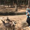 Eva Longoria et son fils Santiago ont visité un refuge pour animaux exotiques en Australie, septembre 2018