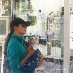 Eva Longoria et son fils Santiago ont visité un refuge pour animaux exotiques en Australie, septembre 2018