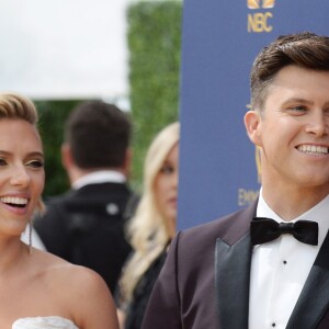 Scarlett Johansson et son compagnon Colin Jost au 70ème Primetime Emmy Awards au théâtre Microsoft à Los Angeles, le 17 septembre 2018.